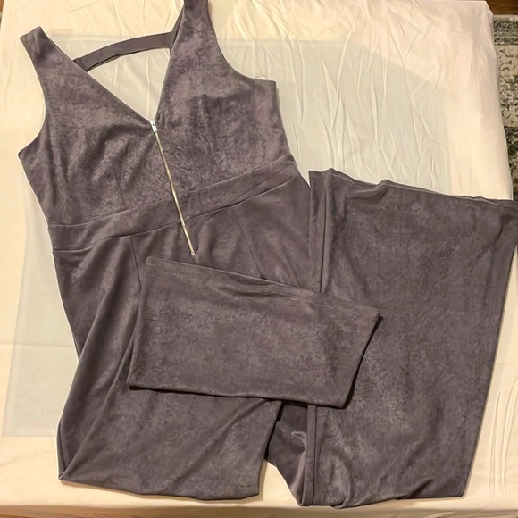 Wide leg jumpsuit - Picture 1 of 3